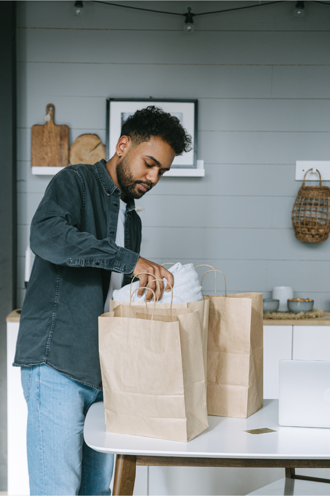 pexels-ivan-samkov-7621010 72ppi.png